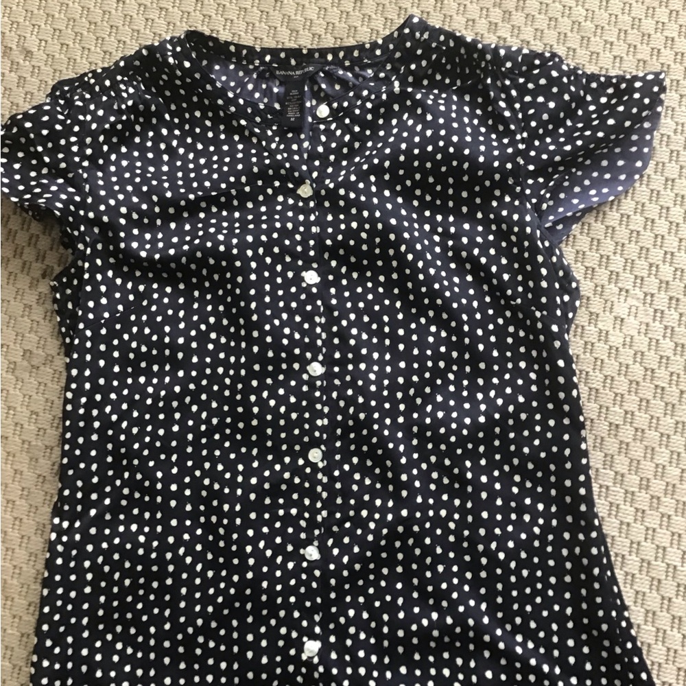 Banana Republic Medium silk blend button up blouse